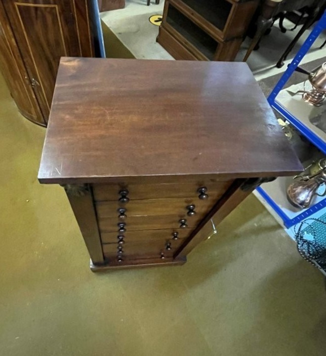 Antique Mahogany Wellington Chest with 7 Graduated Drawers