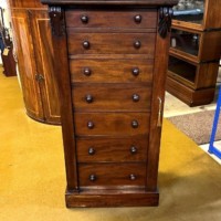 Antique Mahogany Wellington Chest with 7 Graduated Drawers
