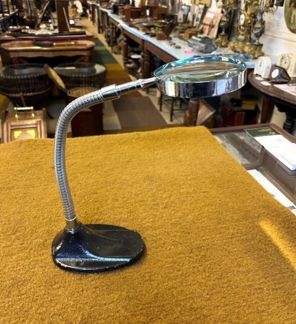 Vintage Desk Top Magnifying Glass